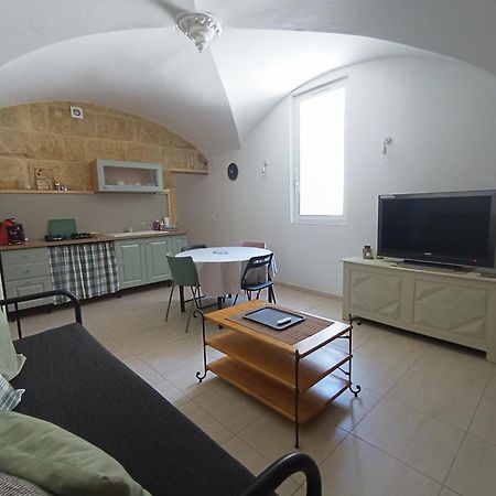 Dans Maison De Maitre, Appartement Independant. Montfrin Luaran gambar